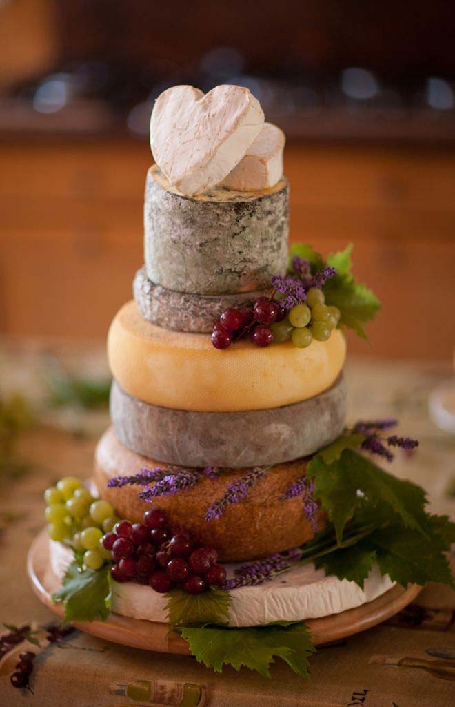Deliziosa Wedding Cake di formaggi ed uva