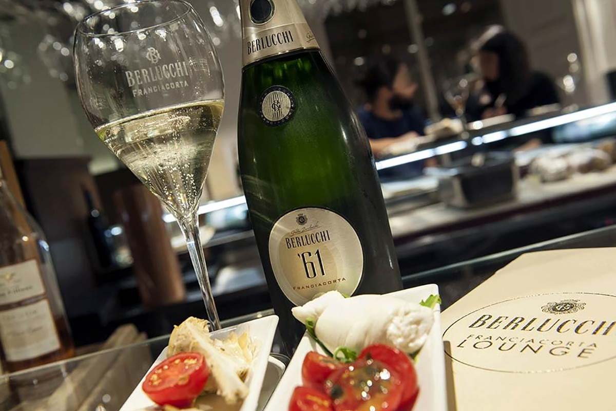Il mercato del duomo di milano apre berlucchi franciacorta ...